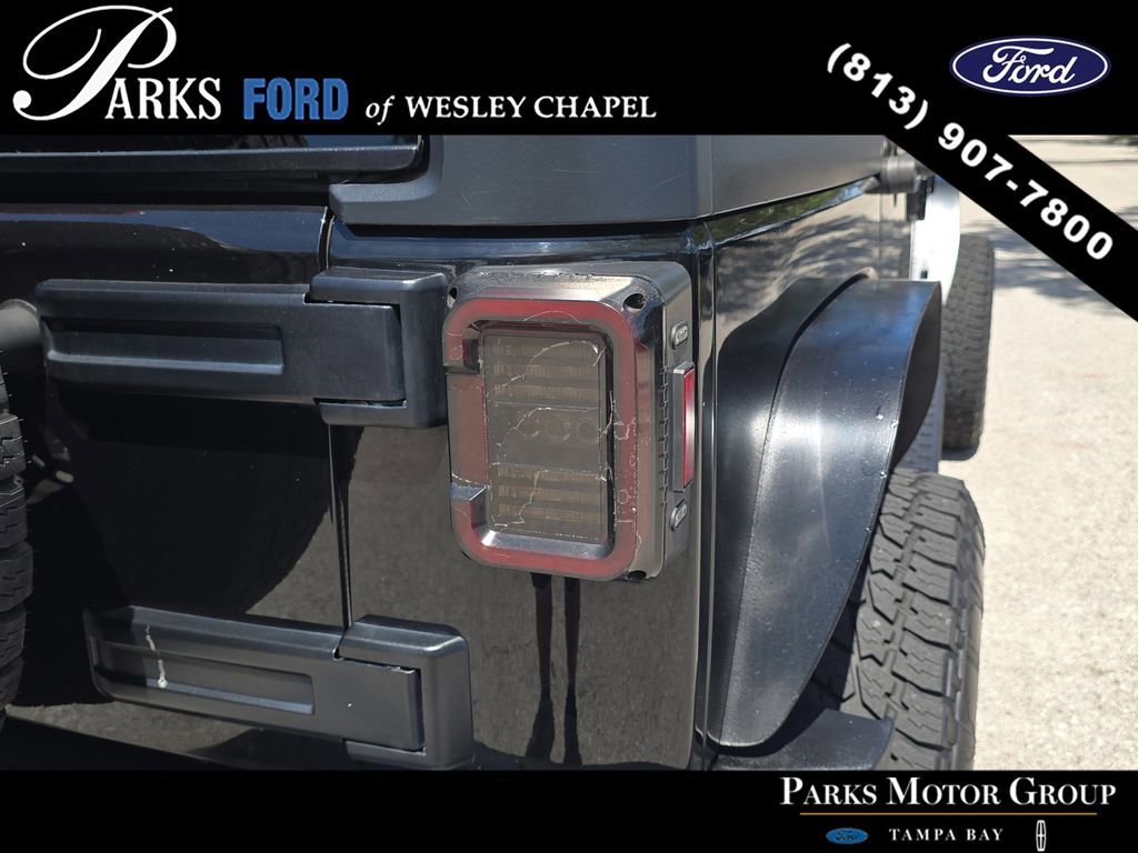 Used 2017 Jeep Wrangler Unlimited Rubicon AWD/4WD image 7