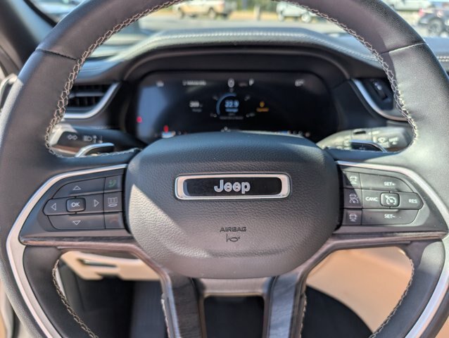 Used 2023 Jeep Grand Cherokee Limited w/ Black Appearance Package RWD image 18