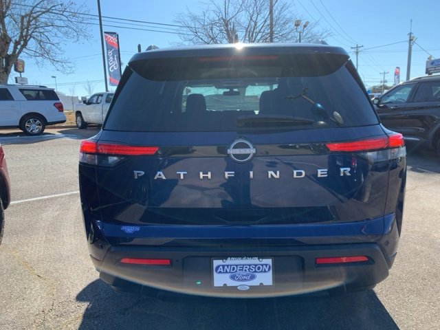 Used 2025 Nissan Pathfinder SV image 2