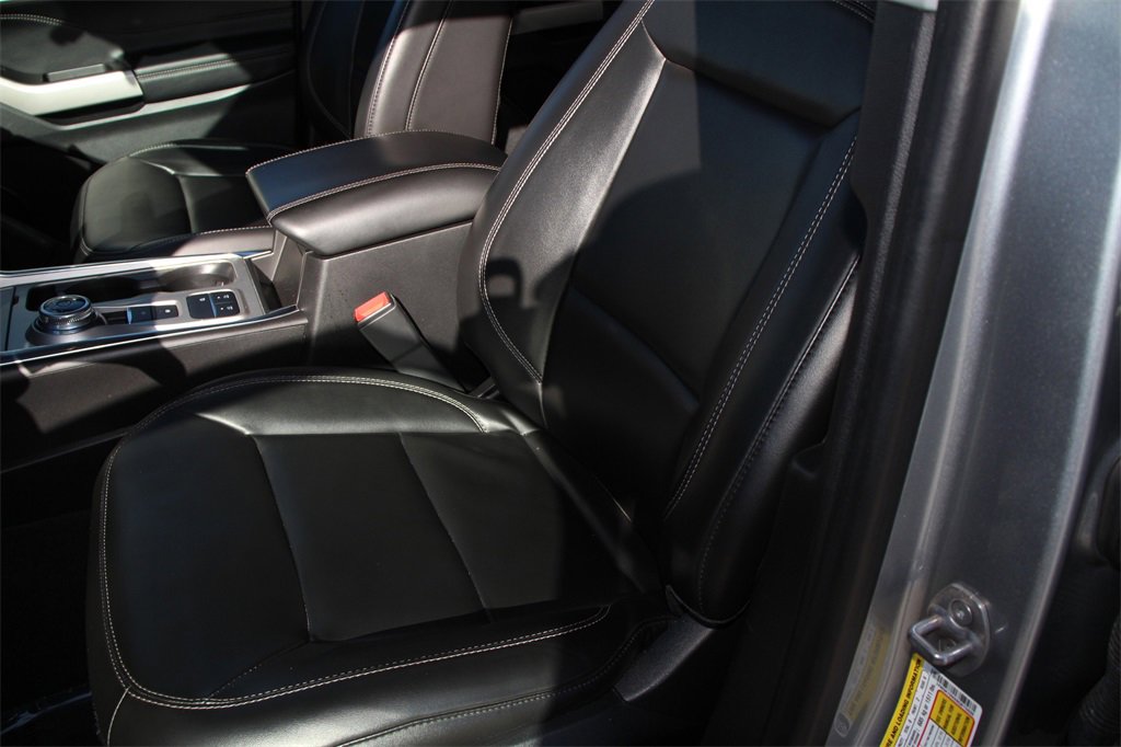 Certified 2022 Ford Explorer XLT w/ Equipment Group 202A image 23