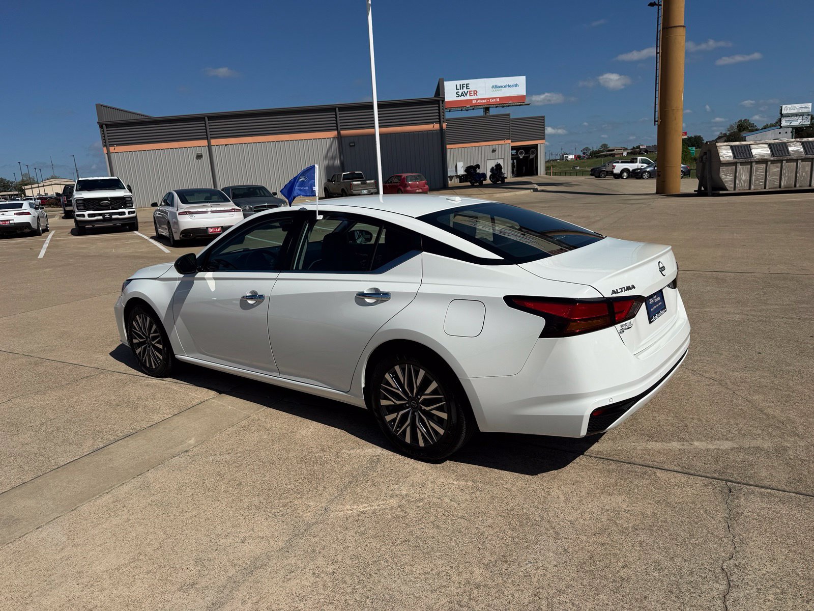 Used 2025 Nissan Altima 2.5 SV FWD image 7