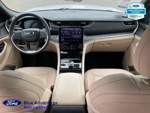 Used 2025 Jeep Grand Cherokee Limited w/ Black Appearance Package AWD/4WD image 6