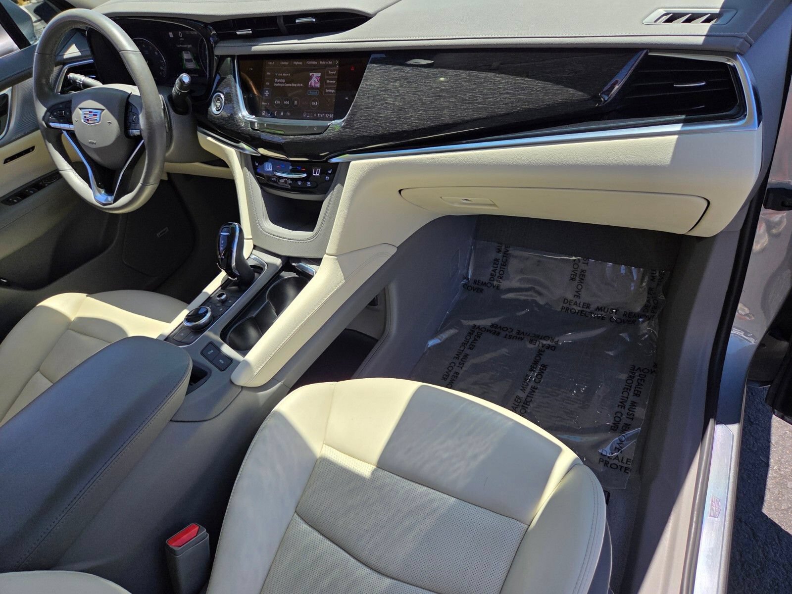 Used 2023 Cadillac XT6 Premium Luxury w/ Technology Package FWD image 17