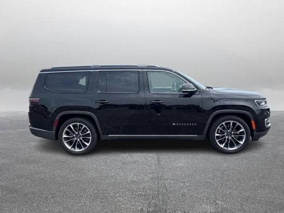 Used 2022 Jeep Wagoneer Series III w/ Premium Group I AWD/4WD image 6