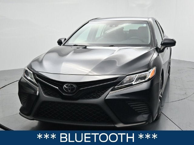 Used 2020 Toyota Camry SE FWD image 4
