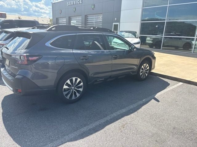 Used 2025 Subaru Outback Limited AWD/4WD image 10