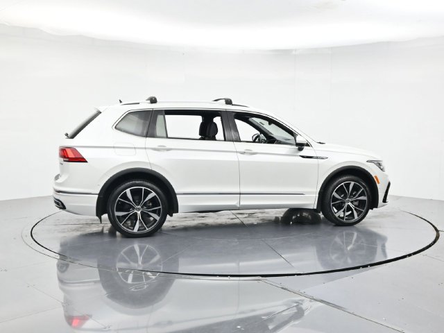 Used 2023 Volkswagen Tiguan SEL R-Line AWD/4WD image 2