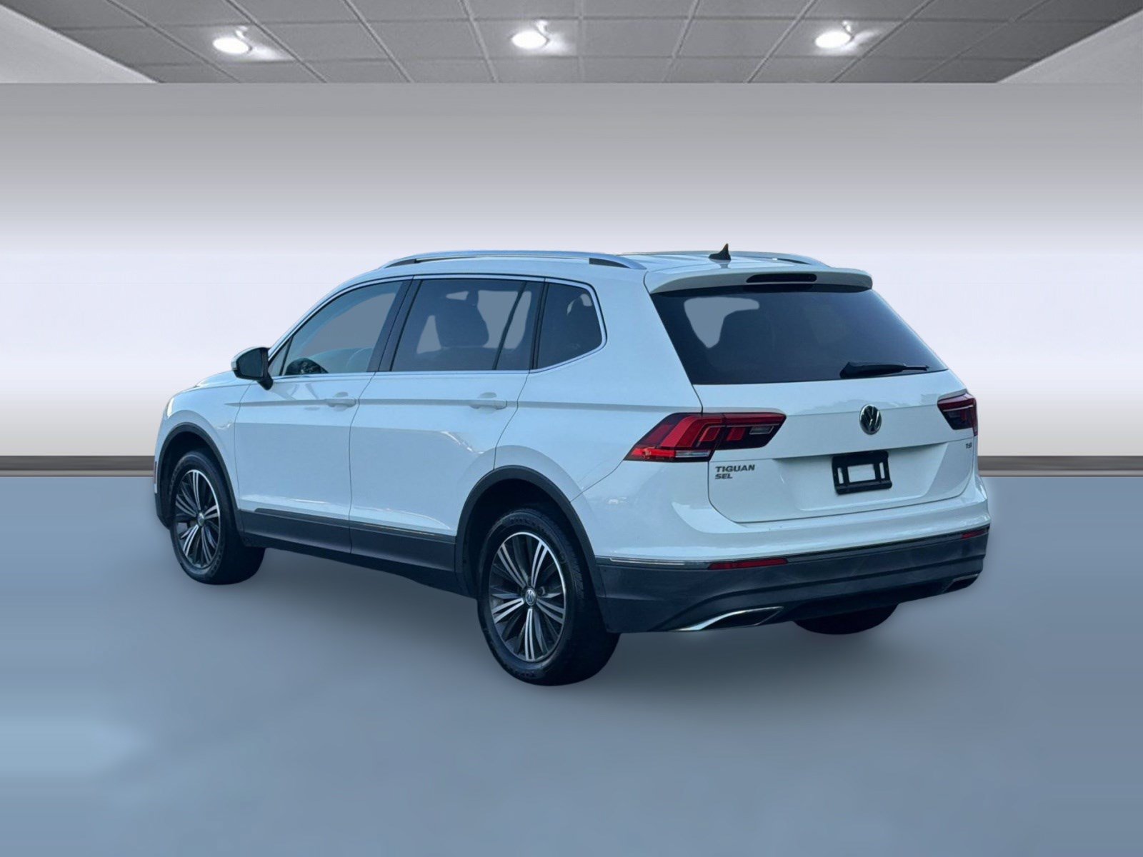 Used 2018 Volkswagen Tiguan SEL FWD image 3