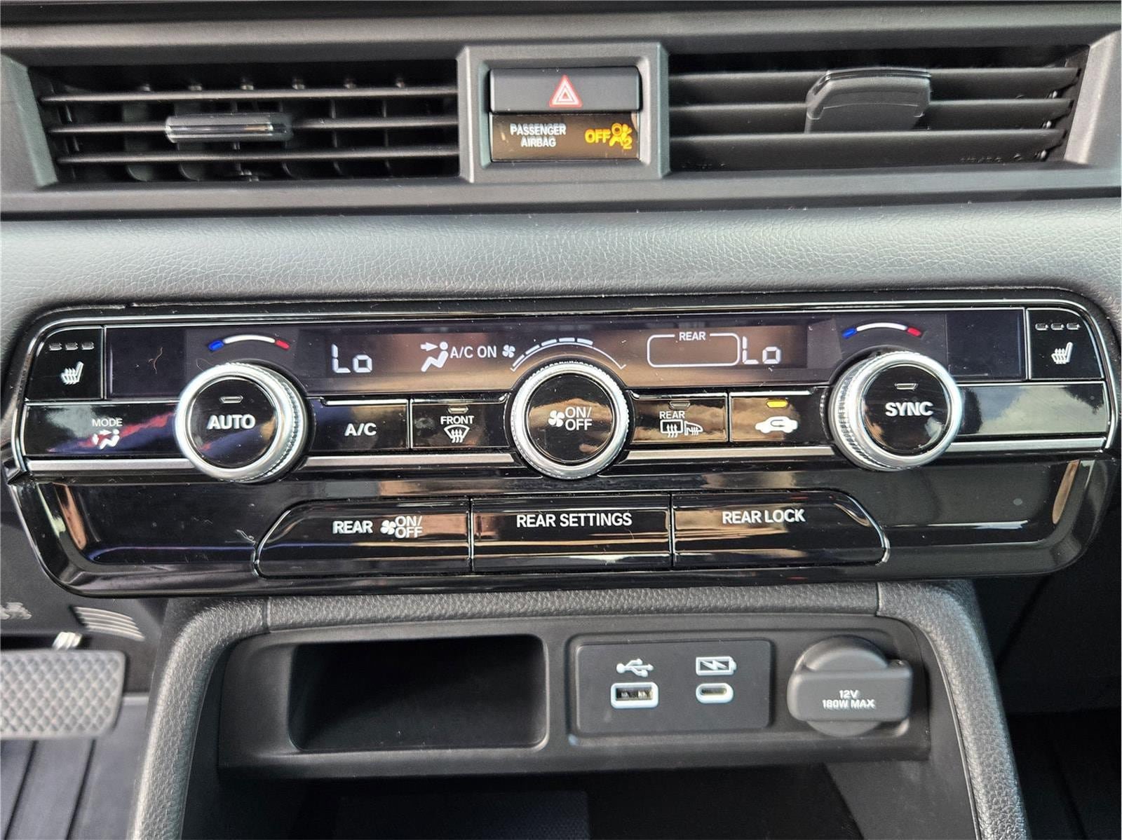 Used 2025 Honda Pilot TrailSport image 17