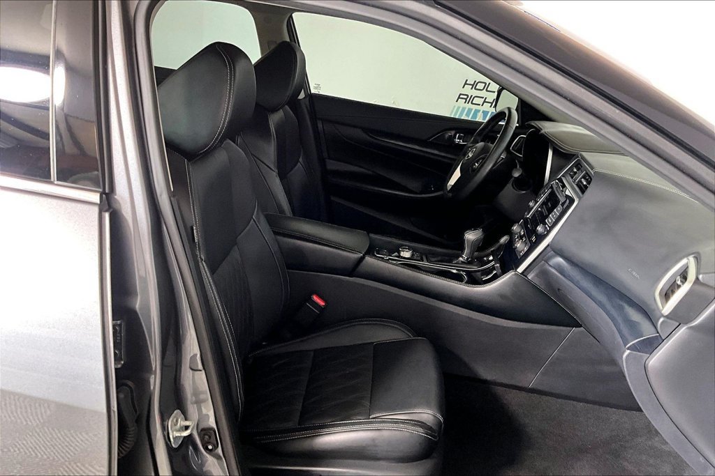 Used 2023 Nissan Maxima Platinum w/ Sport Mat Group FWD image 6