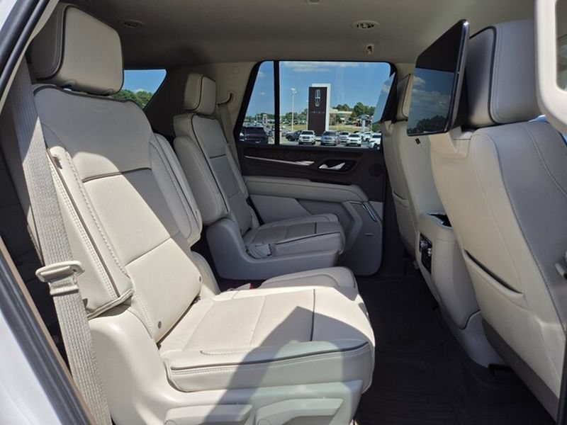 Used 2023 GMC Yukon Denali w/ Advanced Technology Package AWD/4WD image 21