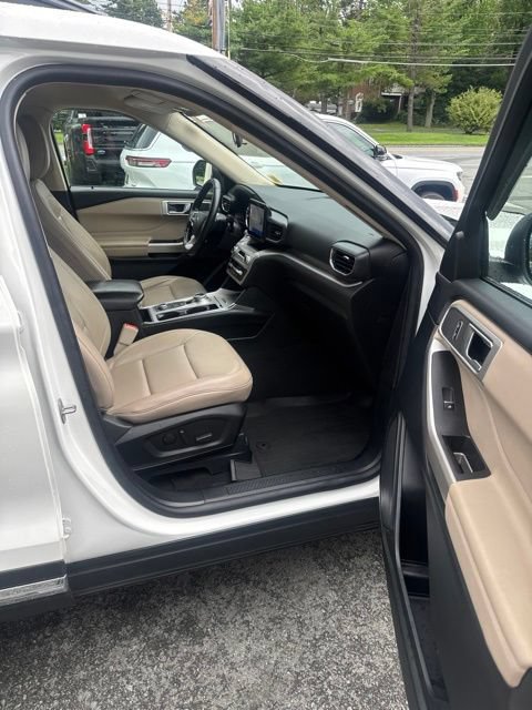 Certified 2023 Ford Explorer XLT w/ Equipment Group 202A AWD/4WD image 21
