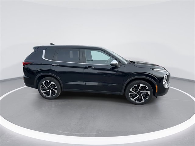 Used 2023 Mitsubishi Outlander SE image 8