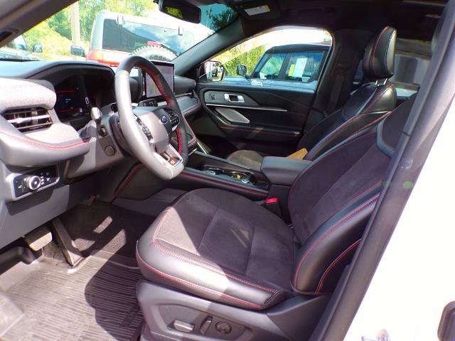 Certified 2022 Ford Explorer XLT w/ Equipment Group 202A AWD/4WD image 17