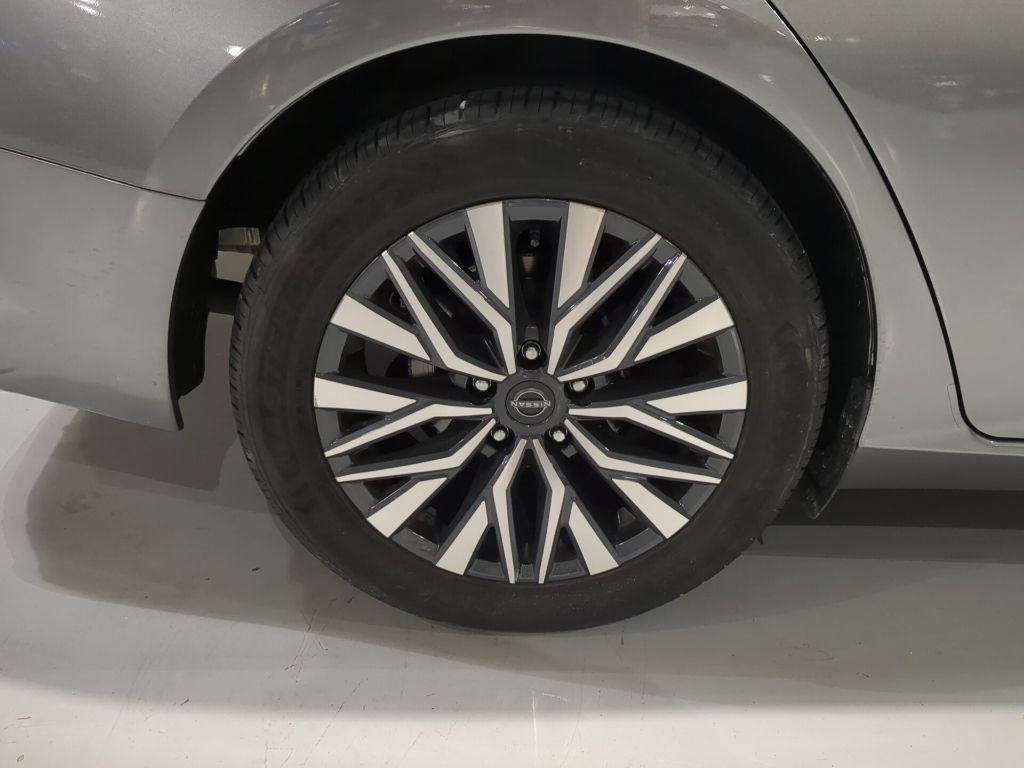 Used 2024 Nissan Altima 2.5 SV FWD image 6