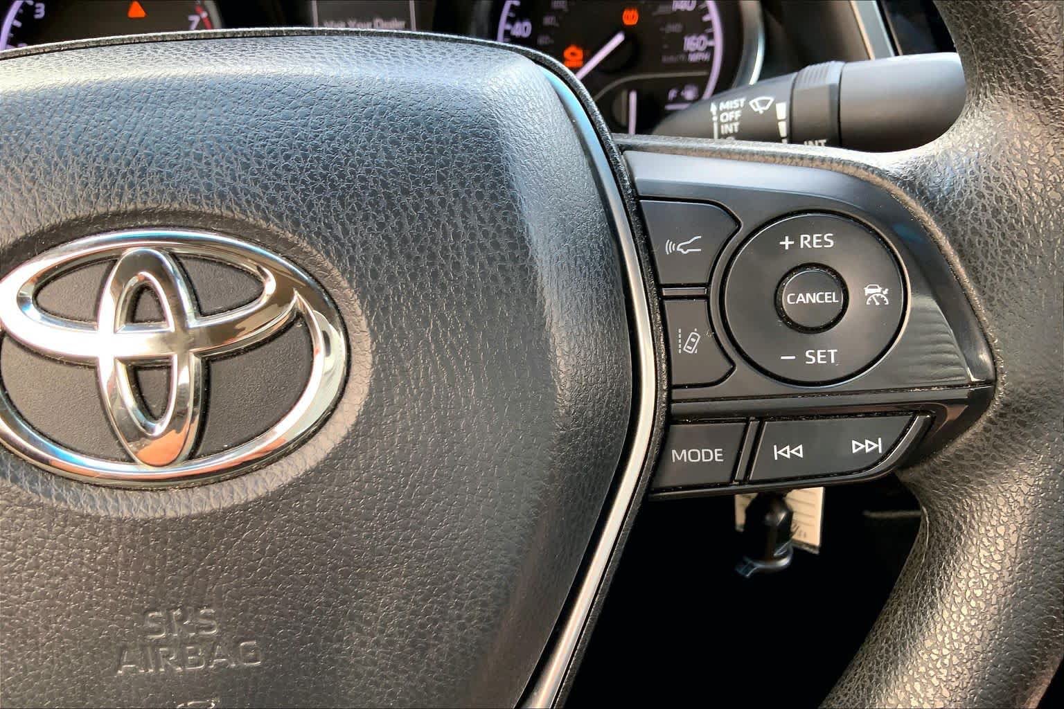 Used 2020 Toyota Camry LE FWD image 25