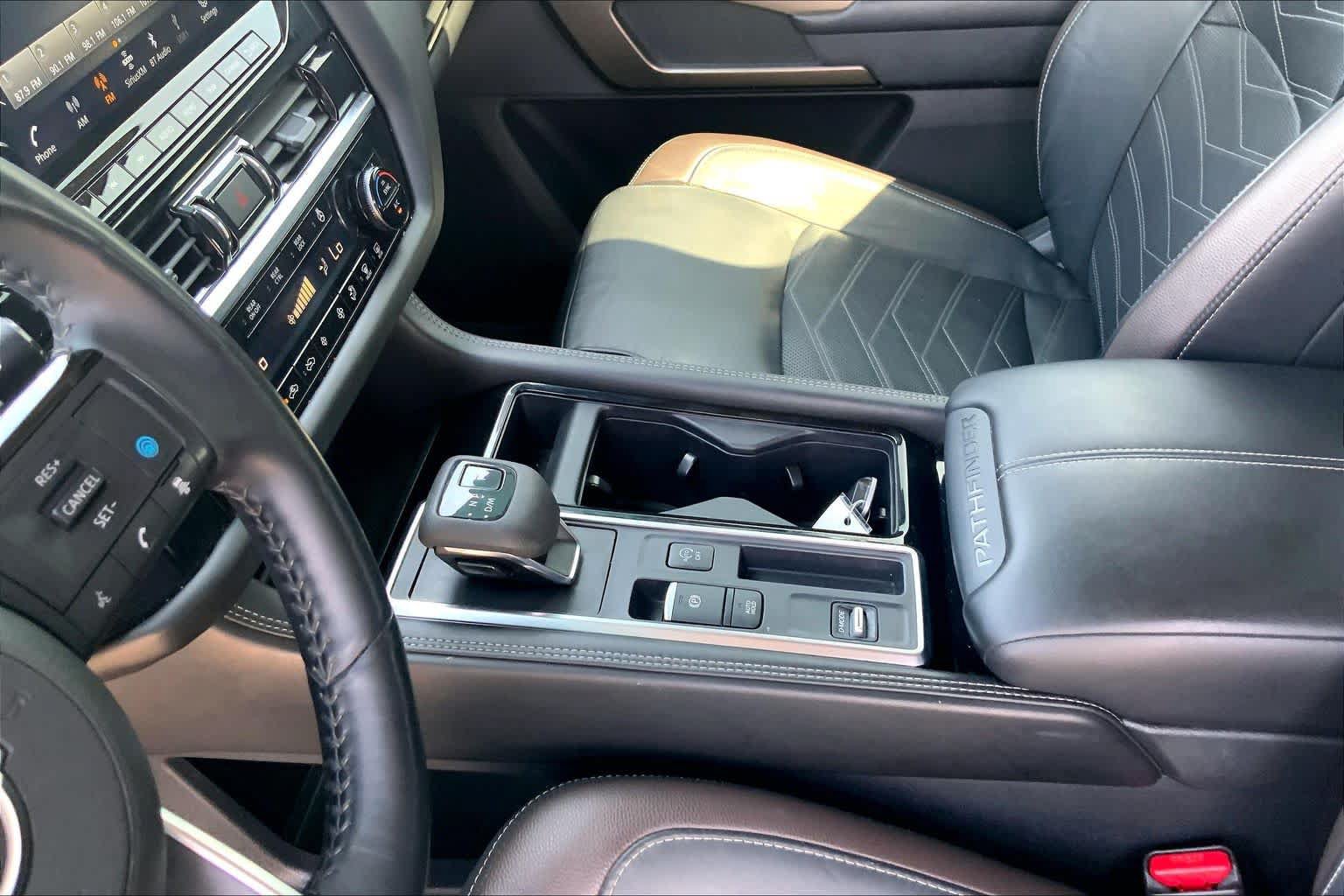 Used 2024 Nissan Pathfinder Platinum FWD image 16