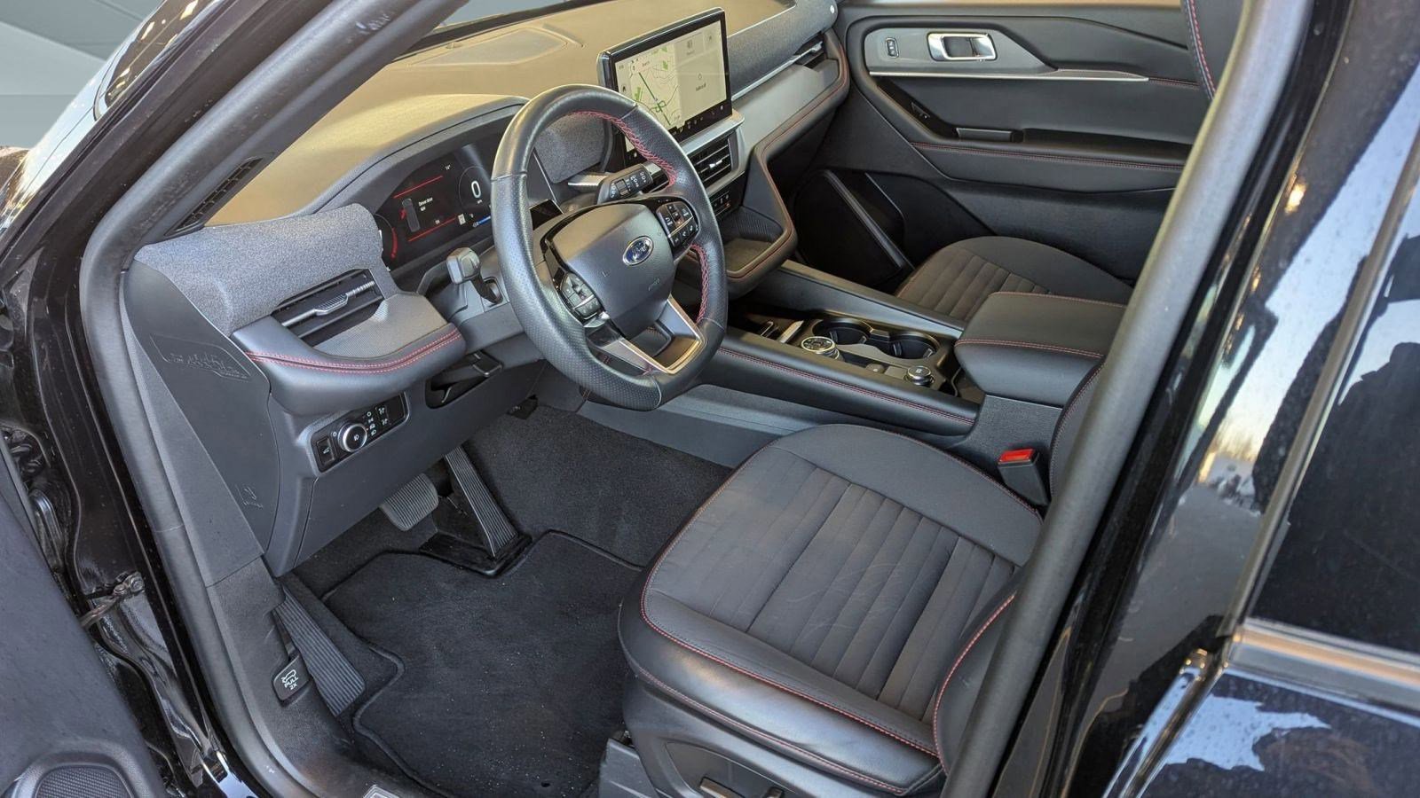 Certified 2025 Ford Explorer ST-Line w/ ST-Line Street Pack image 10