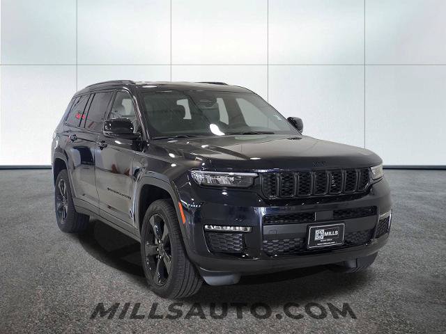 Used 2024 Jeep Grand Cherokee L Limited w/ Black Appearance Package AWD/4WD image 11