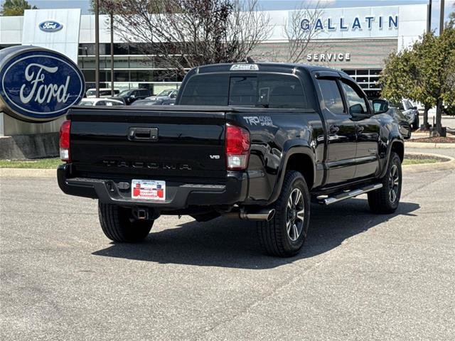 Used 2017 Toyota Tacoma TRD Sport w/ Tow Package AWD/4WD image 5