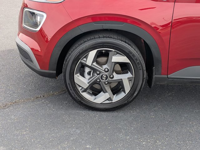 Used 2025 Hyundai Venue Limited image 11