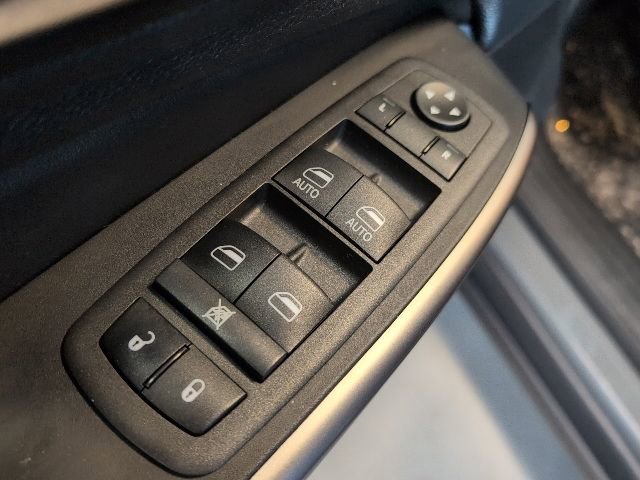 Used 2022 Jeep Cherokee Limited AWD/4WD image 15