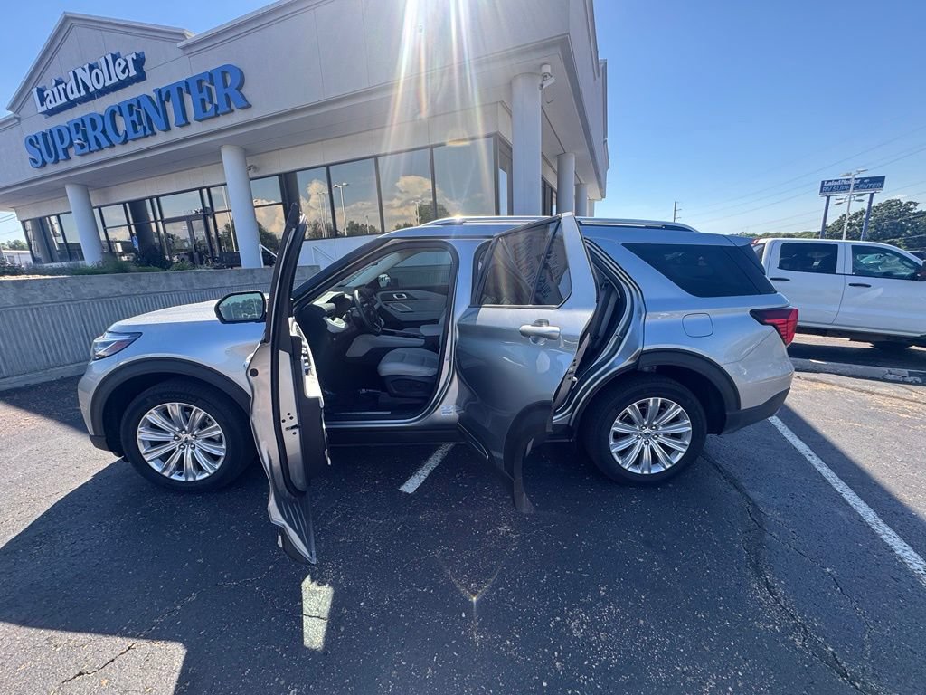Certified 2025 Ford Explorer Platinum w/ LUX Leather Package AWD/4WD image 4
