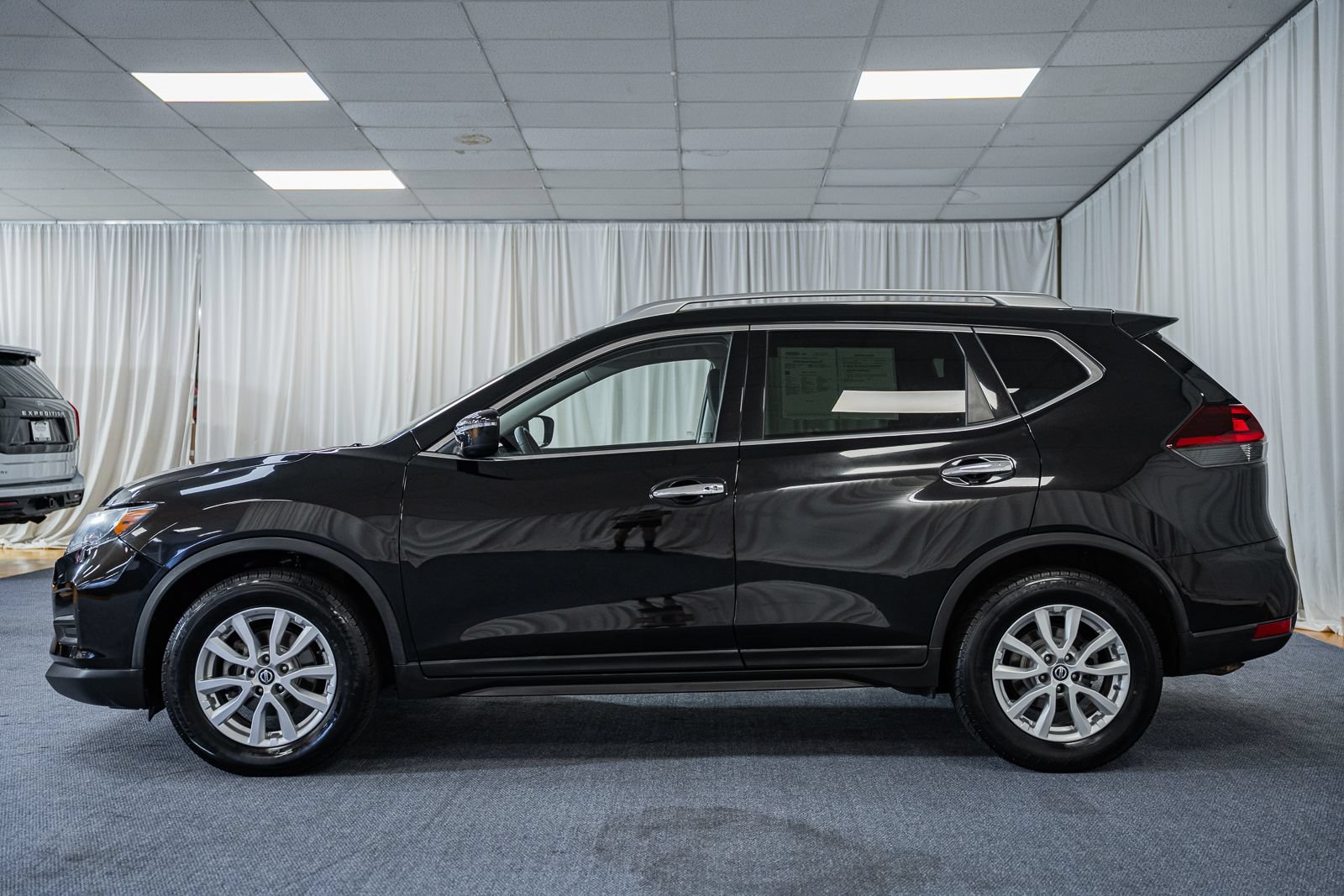 Used 2020 Nissan Rogue SV FWD image 5