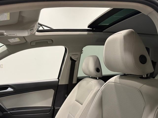 Used 2020 Volkswagen Tiguan SEL image 34