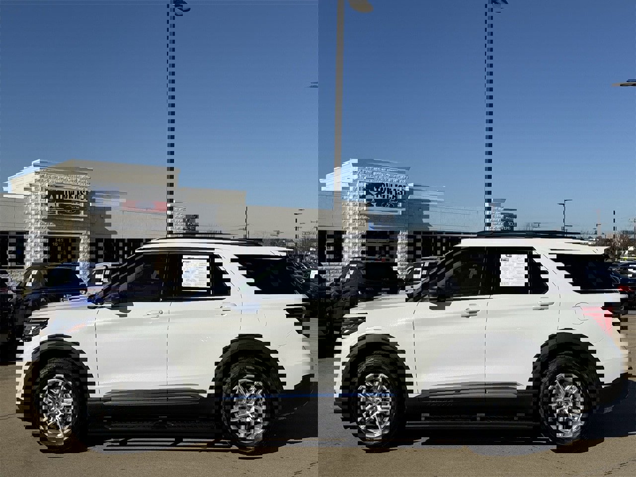 Certified 2025 Ford Explorer Active w/ Active Comfort Package image 3