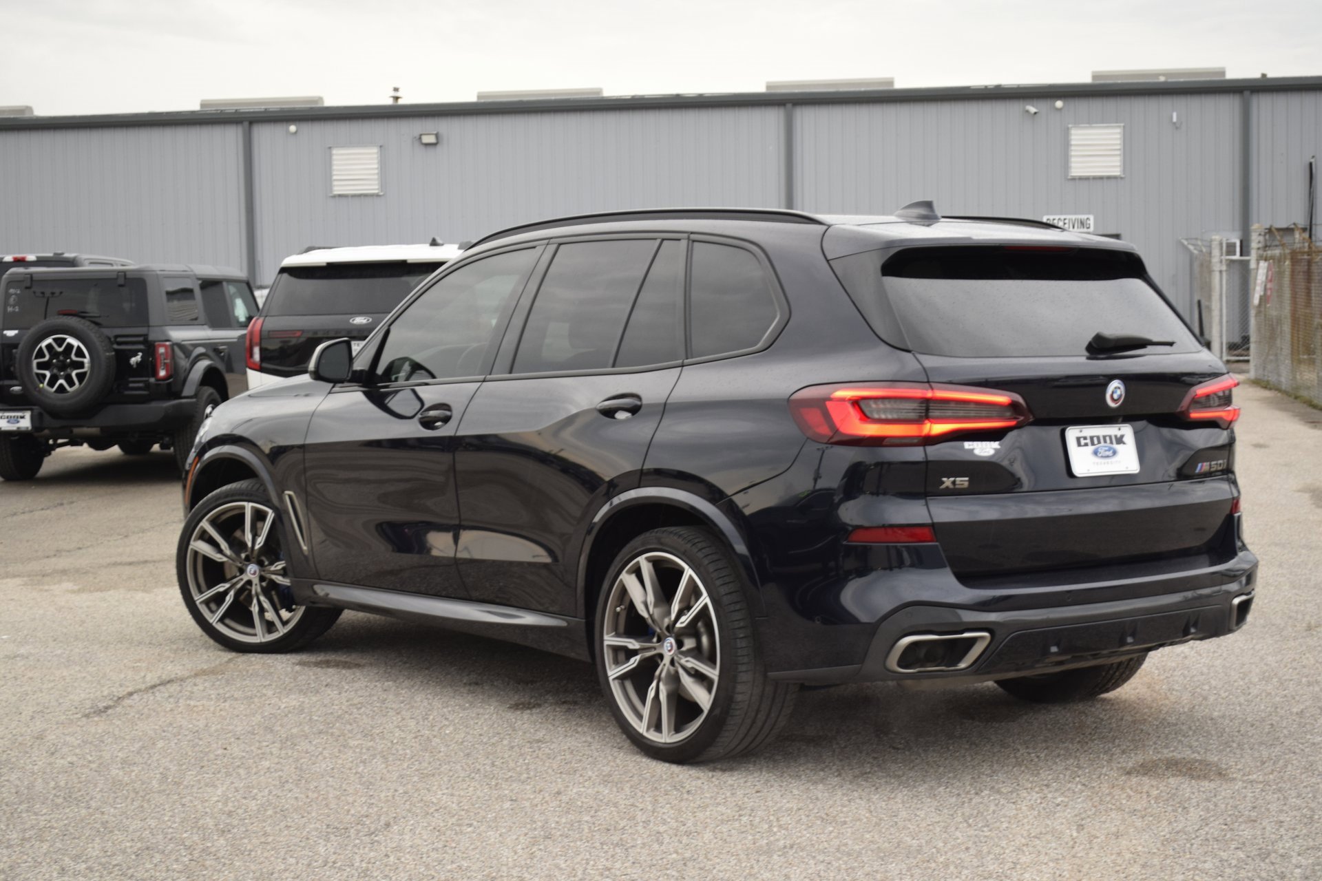 Used 2022 BMW X5 M50i w/ Executive Package image 9