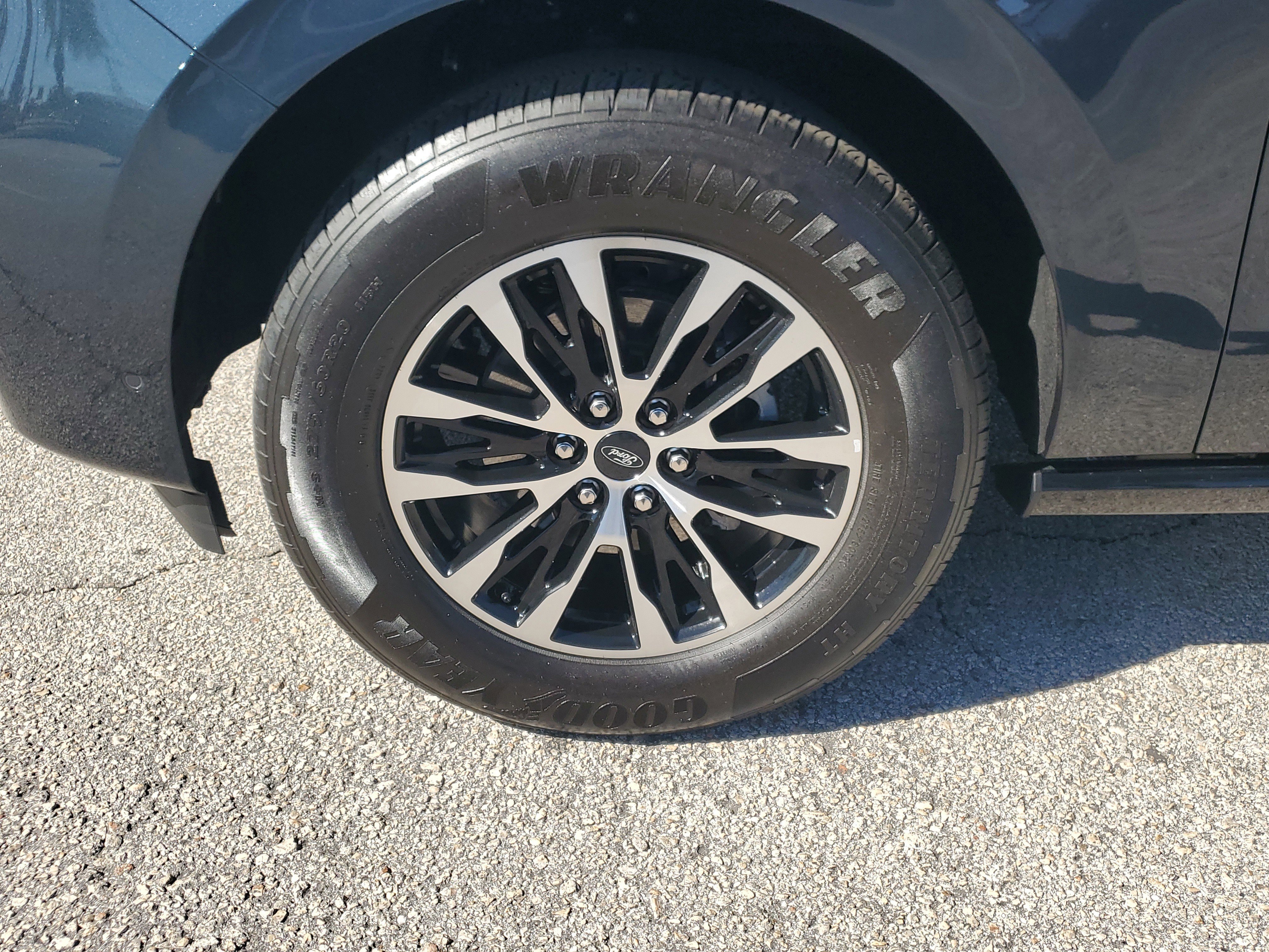 Certified 2025 Ford Expedition Platinum image 8