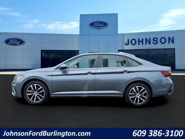 Used 2025 Volkswagen Jetta SE FWD image 6