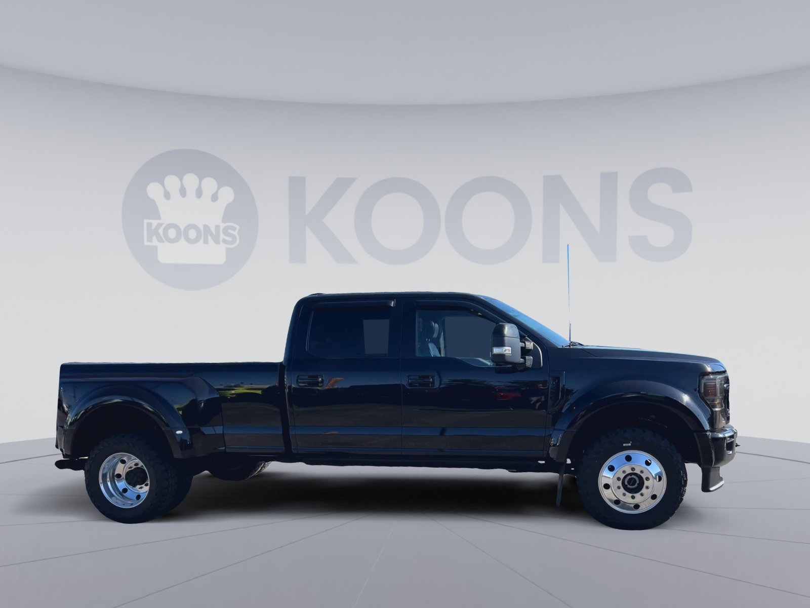 Certified 2020 Ford F450 Platinum w/ FX4 Off-Road Package AWD/4WD image 2