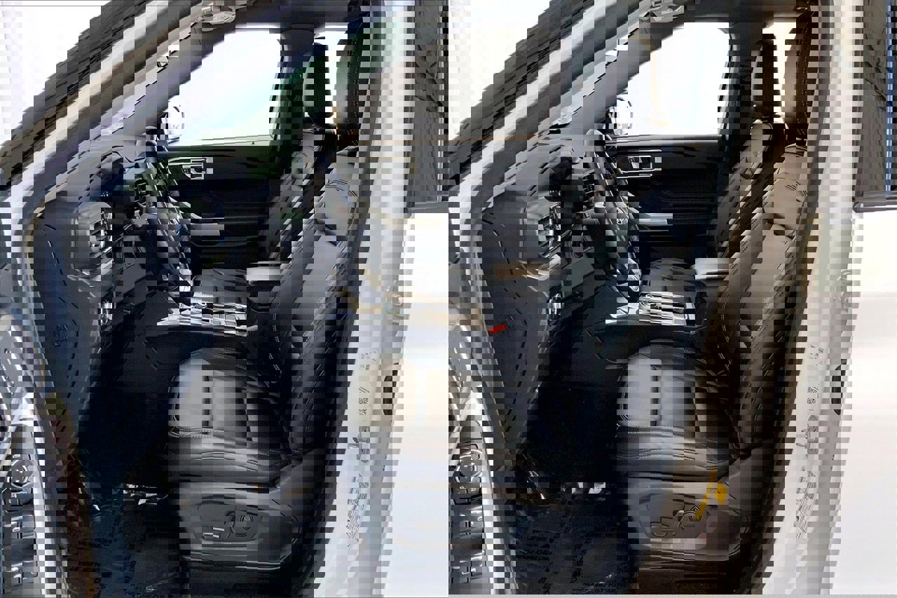 Certified 2023 Ford Explorer XLT w/ Equipment Group 202A image 18