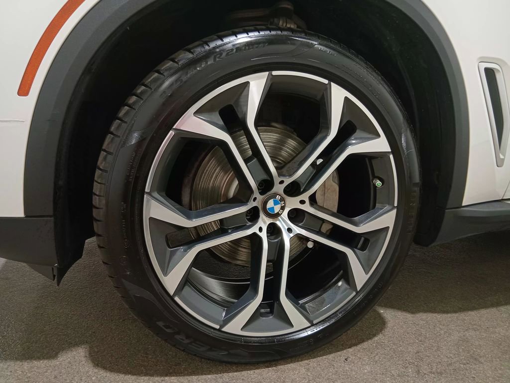 Used 2021 BMW X5 xDrive40i w/ Convenience Package AWD/4WD image 12