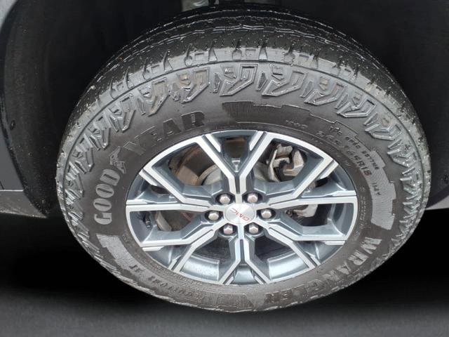 Used 2024 GMC Acadia AT4 w/ Luxury Package image 9