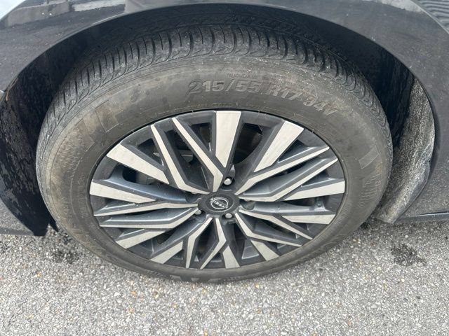 Used 2024 Nissan Altima 2.5 SV FWD image 9