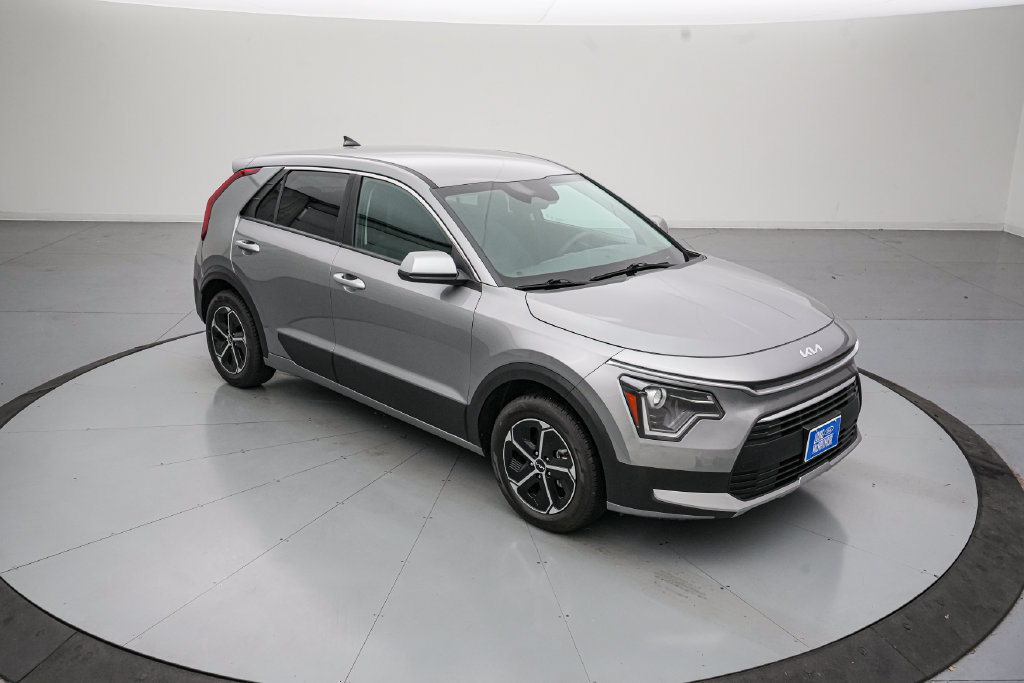 Used 2025 Kia Niro LX FWD image 2