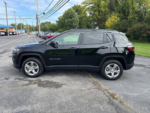 Used 2024 Jeep Compass Latitude AWD/4WD image 8