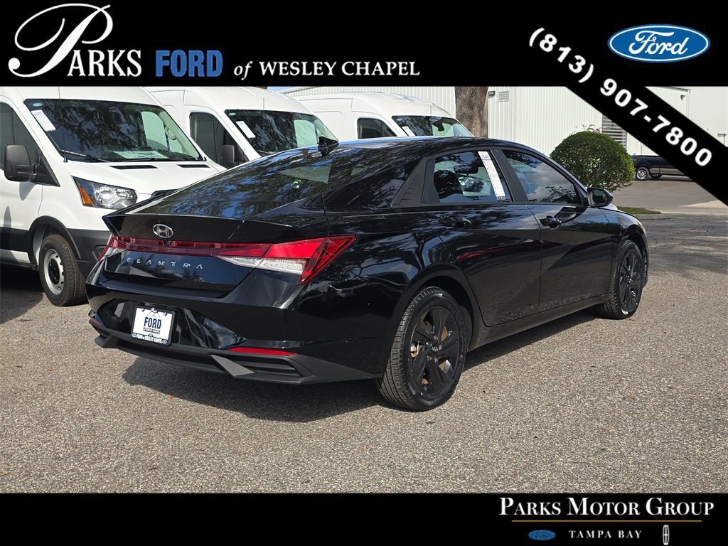 Used 2023 Hyundai Elantra SEL image 3