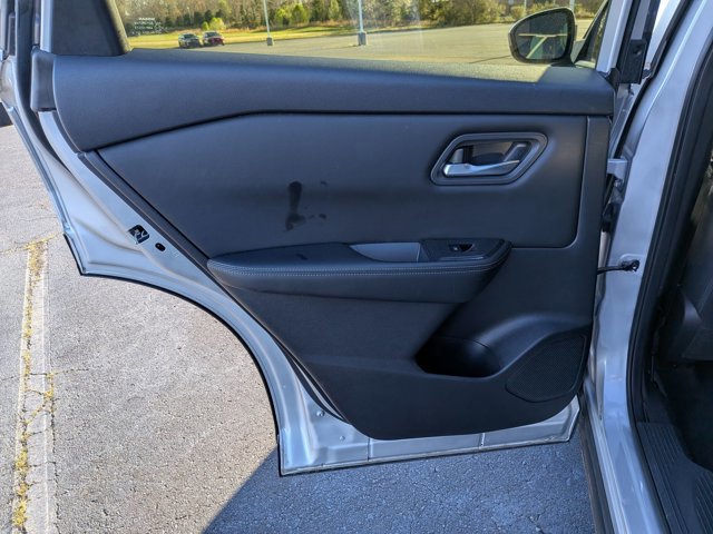 Used 2024 Nissan Rogue SV image 25