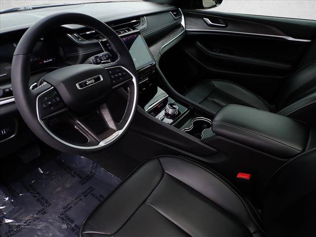 Used 2024 Jeep Grand Cherokee L Limited w/ Black Appearance Package AWD/4WD image 13