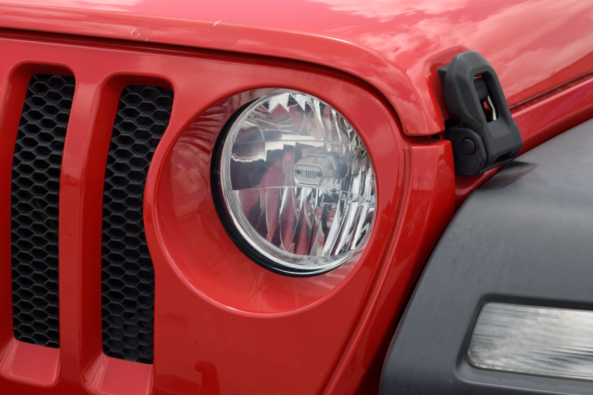 Used 2018 Jeep Wrangler Unlimited Sport S AWD/4WD image 24
