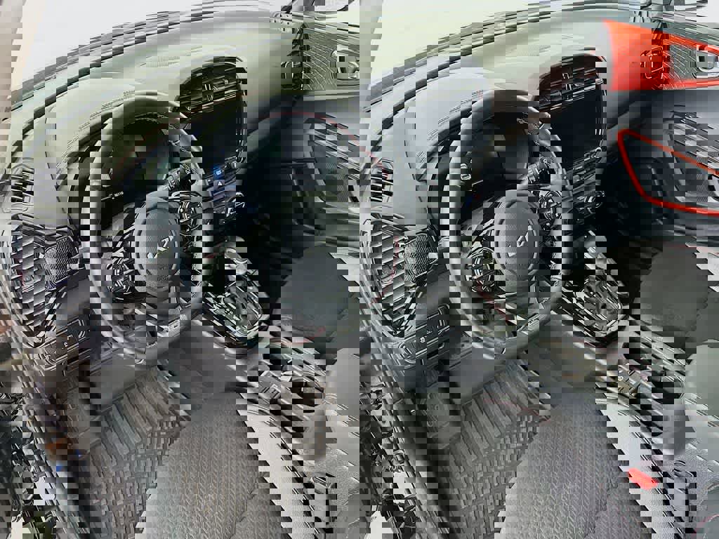 Used 2025 Kia Soul GT-Line w/ GT-Line Technology Package image 9