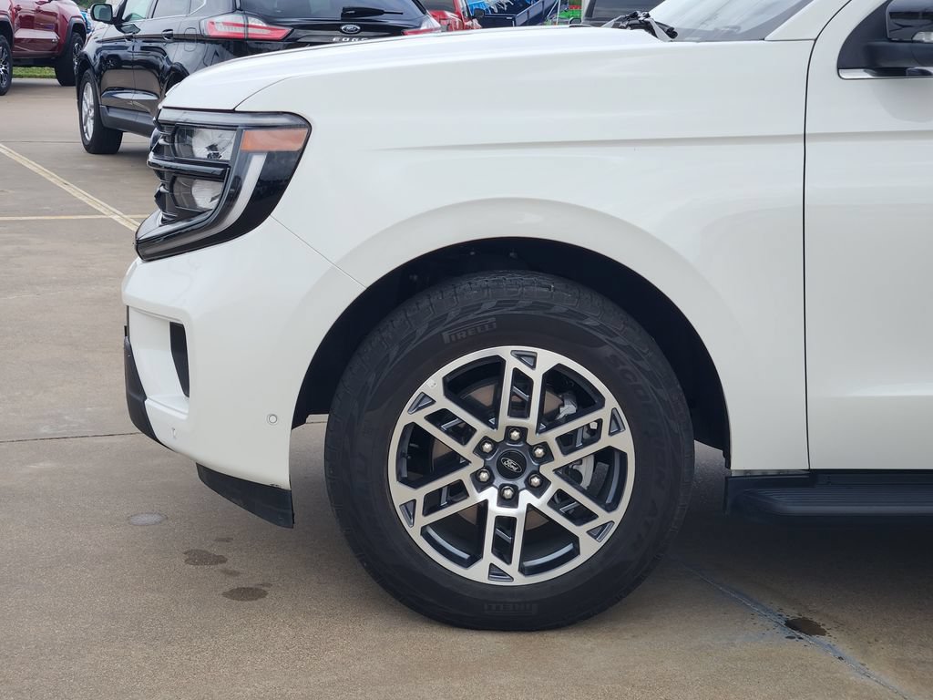 Certified 2025 Ford Expedition Active AWD/4WD image 9