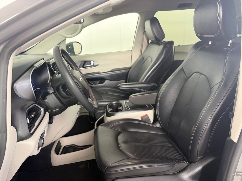 Used 2022 Chrysler Pacifica Touring-L FWD image 11