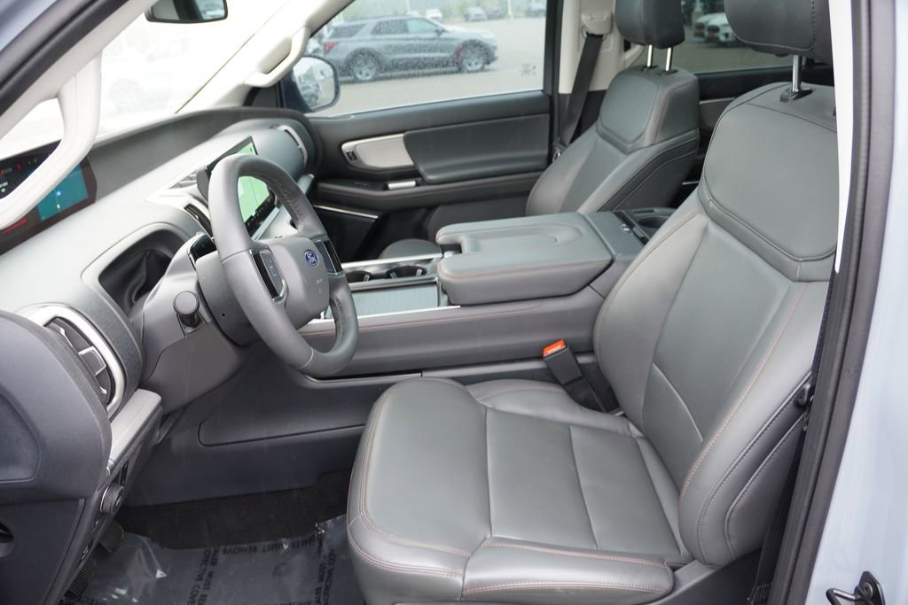 Certified 2025 Ford Expedition Active AWD/4WD image 16