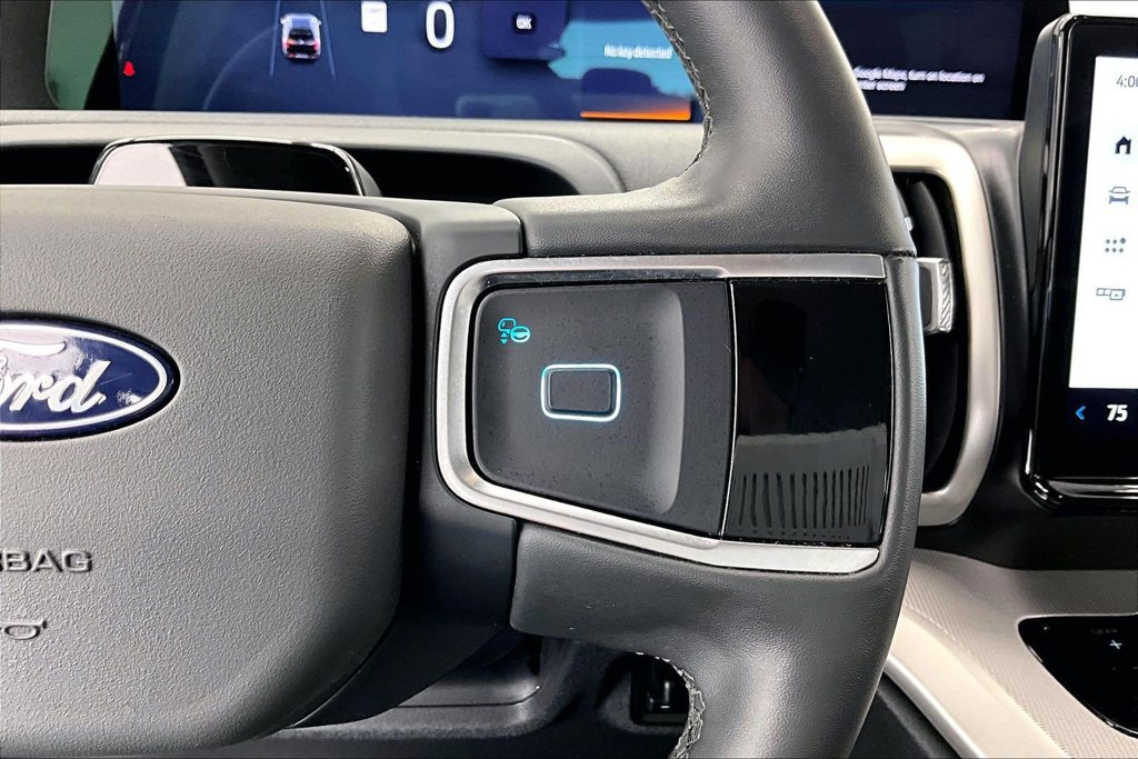 Certified 2025 Ford Expedition Active AWD/4WD image 19