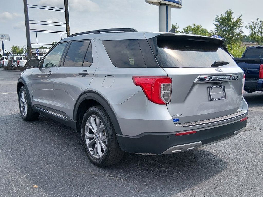 Certified 2023 Ford Explorer XLT w/ Equipment Group 202A RWD image 6